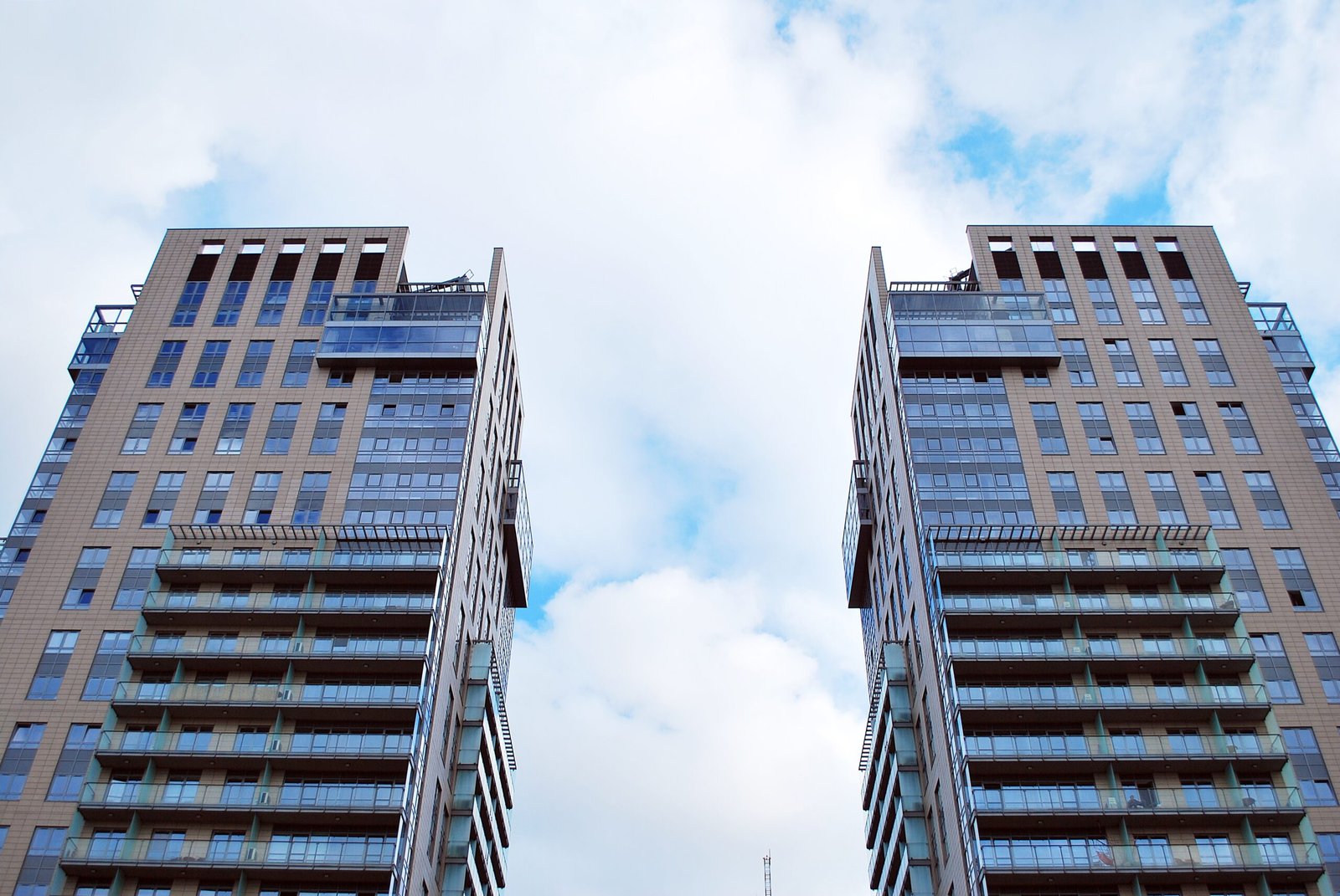 1 BHK vs 2 BHK in GIFT City: Which Apartment Gives Better ROI in 2026?